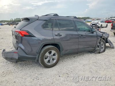 Trzecie zdjęcie samochodu z tyłu: 2025 TOYOTA RAV4 HYBRID XLE VIN:4T3RWRFV5SU172567 - miniatura