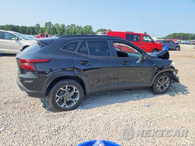 Trzecie zdjęcie samochodu z tyłu: 2025 CHEVROLET TRAX 1LT VIN:KL77LHEP1SC119894 - miniatura