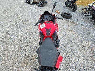 Zdjęcie 6 z 9 samochodu: 2024 HONDA CBR650 R VIN:MLHRH155XR5000109 - miniatura