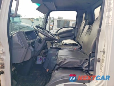 Zdjęcie 7 z 13 samochodu: 2014 ISUZU NPR HD BOX TRUCK VIN:54DC4W1B3ES803882 - miniatura