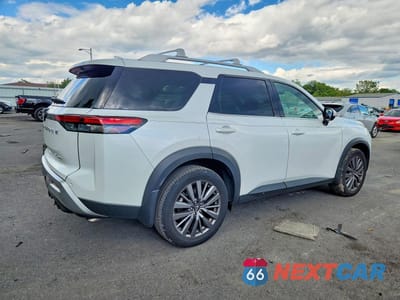 Trzecie zdjęcie samochodu z tyłu: 2025 NISSAN PATHFINDER SL VIN:5N1DR3CD0SC257048 - miniatura