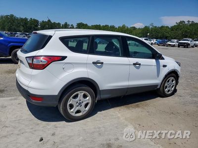 Trzecie zdjęcie samochodu z tyłu: 2018 FORD ESCAPE S VIN:1FMCU0F73JUC26951 - miniatura