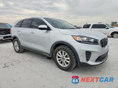 Czwarte zdjęcie samochodu z boku: 2020 KIA SORENTO LX VIN:5XYPG4A3XLG686413 - miniatura