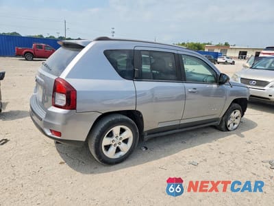 Trzecie zdjęcie samochodu z tyłu: 2015 JEEP COMPASS SPORT VIN:1C4NJCBA0FD325758 - miniatura