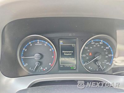 Zdjęcie 9 z 13 samochodu: 2018 TOYOTA RAV4 XLE VIN:JTMRFREV1JJ232651 - miniatura