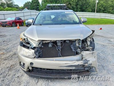 Piąte zdjęcie samochodu w środku: 2016 TOYOTA HIGHLANDER XLE VIN:5TDKKRFH5GS141058 - miniatura