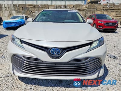 Piąte zdjęcie samochodu w środku: 2018 TOYOTA CAMRY HYBRID XLE VIN:4T1B21HK3JU508712 - miniatura