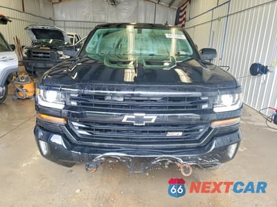 Piąte zdjęcie samochodu w środku: 2017 CHEVROLET SILVERADO K1500 LT VIN:3GCUKREC3HG135371 - miniatura