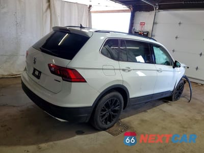 Trzecie zdjęcie samochodu z tyłu: 2019 VOLKSWAGEN TIGUAN SE VIN:3VV2B7AX0KM029426 - miniatura
