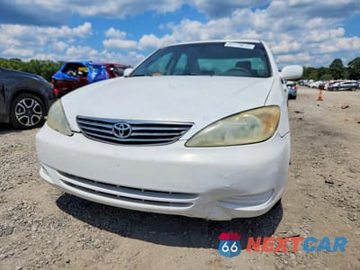 Piąte zdjęcie samochodu w środku: 2003 TOYOTA CAMRY LE VIN:4T1BE32K93U229764 - miniatura