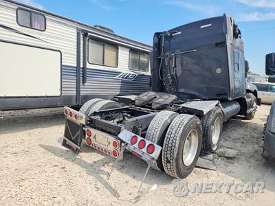Trzecie zdjęcie samochodu z tyłu: 2014 KENWORTH T660 - SEMI TRUCK VIN:1XKAD49X0EJ320215 - miniatura