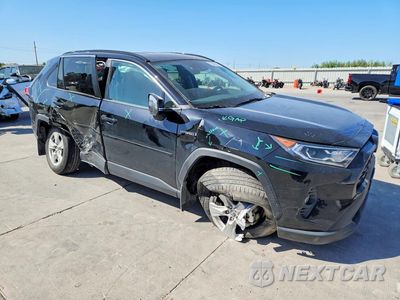 Czwarte zdjęcie samochodu z boku: 2021 TOYOTA RAV4 HYBRID XLE VIN:4T3R6RFV2MU026842 - miniatura