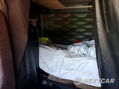 Zdjęcie 10 z 14 samochodu: 2020 FREIGHTLINER CASCADIA GLIDER SEMI TRUCK VIN:3ALXGF007LDLW5742 - miniatura