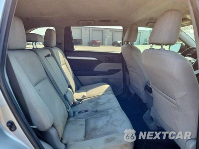Zdjęcie 11 z 13 samochodu: 2018 TOYOTA HIGHLANDER LE VIN:5TDZARFH2JS035675 - miniatura