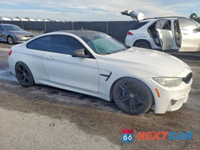 Czwarte zdjęcie samochodu z boku: 2015 BMW M4 VIN:WBS3R9C57FK330383 - miniatura