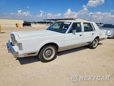 1988 LINCOLN TOWN CAR 1LNBM81F9JY658834 - główne zdjęcie licytacji z USA - miniatura