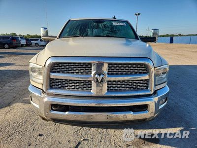 Piąte zdjęcie samochodu w środku: 2018 RAM 2500 LARAMIE VIN:3C6UR5KJ1JG382571 - miniatura