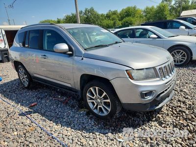Czwarte zdjęcie samochodu z boku: 2016 JEEP COMPASS LATITUDE VIN:1C4NJCEA0GD682046 - miniatura