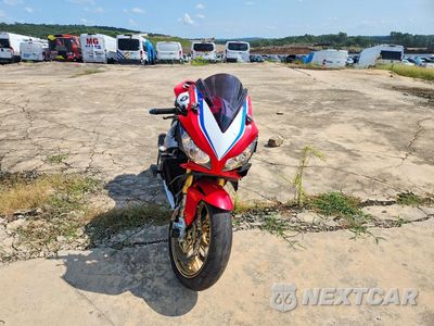 Drugie zdjęcie samochodu z przodu: 2014 HONDA CBR1000 S VIN:JH2SC5963EK300266 - miniatura