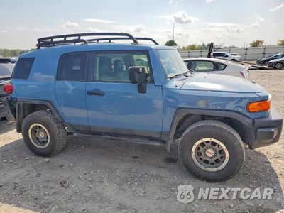 Czwarte zdjęcie samochodu z boku: 2014 TOYOTA FJ CRUISER BASE VIN:JTEBU4BF7EK197617 - miniatura