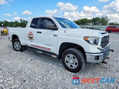 Czwarte zdjęcie samochodu z boku: 2019 TOYOTA TUNDRA SR5 VIN:5TFUW5F10KX820635 - miniatura