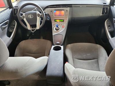 Zdjęcie 8 z 12 samochodu: 2015 TOYOTA PRIUS TWO VIN:JTDKN3DU0F0453083 - miniatura