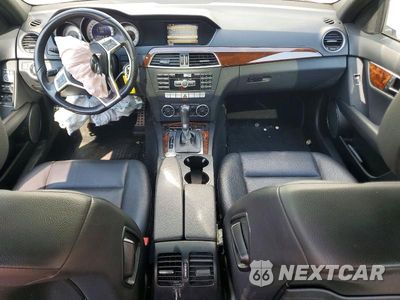 Zdjęcie 8 z 12 samochodu: 2012 MERCEDES-BENZ C 300 4MATIC VIN:WDDGF8BB6CR214362 - miniatura