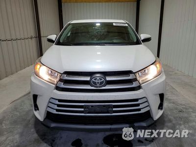 Piąte zdjęcie samochodu w środku: 2017 TOYOTA HIGHLANDER LE VIN:5TDZARFH7HS026724 - miniatura