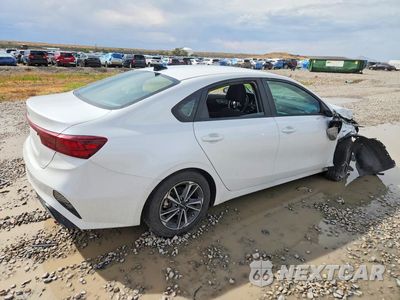Trzecie zdjęcie samochodu z tyłu: 2023 KIA FORTE LXS VIN:3KPF24AD5PE579257 - miniatura