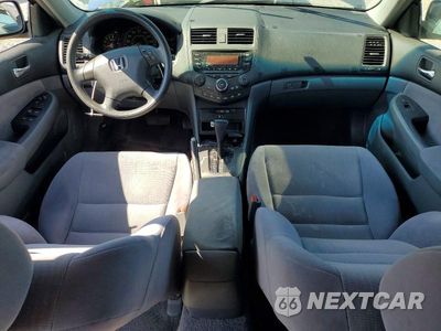 Zdjęcie 8 z 12 samochodu: 2003 HONDA ACCORD LX VIN:JHMCM56383C022281 - miniatura