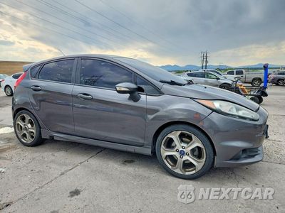 Czwarte zdjęcie samochodu z boku: 2017 FORD FIESTA ST VIN:3FADP4GX9HM122488 - miniatura