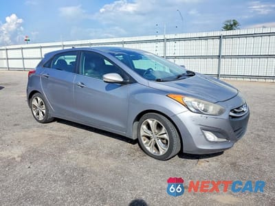 Czwarte zdjęcie samochodu z boku: 2013 HYUNDAI ELANTRA GT BASE VIN:KMHD35LE2DU048297 - miniatura