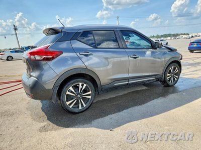 Trzecie zdjęcie samochodu z tyłu: 2020 NISSAN KICKS SR VIN:3N1CP5DV2LL522070 - miniatura