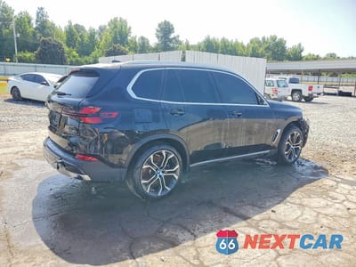 Trzecie zdjęcie samochodu z tyłu: 2025 BMW X5 XDRIVE50E VIN:5UX43EU04S9Z22865 - miniatura