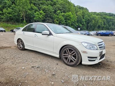 Czwarte zdjęcie samochodu z boku: 2012 MERCEDES-BENZ C 300 4MATIC VIN:WDDGF8BB4CA700778 - miniatura