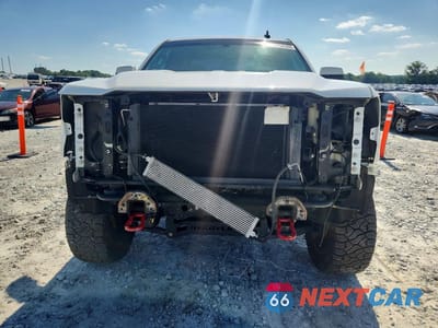 Piąte zdjęcie samochodu w środku: 2018 CHEVROLET SILVERADO K1500 VIN:1GCVKNEC8JZ253967 - miniatura