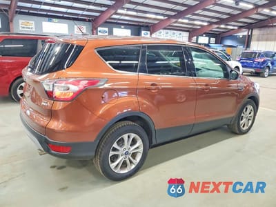 Trzecie zdjęcie samochodu z tyłu: 2017 FORD ESCAPE SE VIN:1FMCU9GD1HUA86966 - miniatura