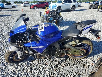 Trzecie zdjęcie samochodu z tyłu: 2020 YAMAHA YZFR1 VIN:JYARN66E1LA000503 - miniatura