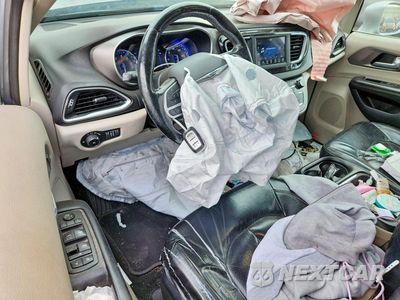 Zdjęcie 8 z 13 samochodu: 2020 CHRYSLER PACIFICA TOURING L VIN:2C4RC1BG5LR139937 - miniatura