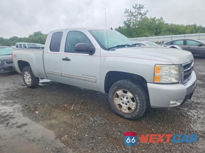Czwarte zdjęcie samochodu z boku: 2011 CHEVROLET SILVERADO K1500 LT VIN:1GCRKSE31BZ205888 - miniatura