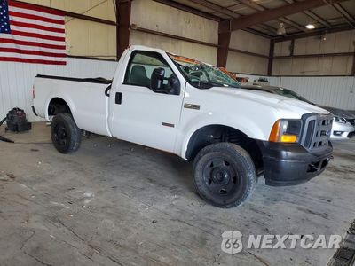 Czwarte zdjęcie samochodu z boku: 2005 FORD F250 SUPER DUTY VIN:1FTSF21P15EC42076 - miniatura