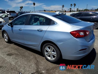 Drugie zdjęcie samochodu z przodu: 2018 CHEVROLET CRUZE LT VIN:1G1BE5SM1J7120933 - miniatura