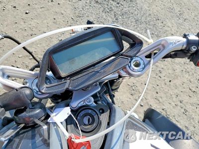 Zdjęcie 7 z 9 samochodu: 2020 M. V. AGUSTA BRUTALE 800 DRAGSTER RR VIN:ZCGPJGNU4LV004547 - miniatura