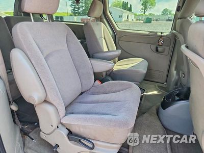Zdjęcie 11 z 13 samochodu: 2002 CHRYSLER TOWN & COUNTRY LX VIN:2C4GP44392R672170 - miniatura