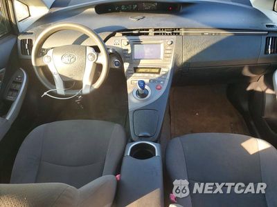 Zdjęcie 8 z 12 samochodu: 2013 TOYOTA PRIUS THREE VIN:JTDKN3DU9D5586814 - miniatura