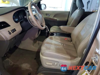 Zdjęcie 7 z 13 samochodu: 2013 TOYOTA SIENNA XLE 8-PASSENGER VIN:5TDYK3DC6DS404703 - miniatura