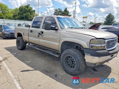 Czwarte zdjęcie samochodu z boku: 2002 GMC SIERRA K2500 HEAVY DUTY VIN:1GTHK23102F145486 - miniatura