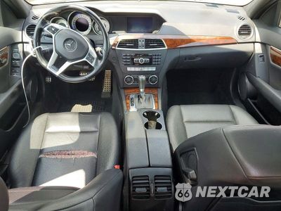 Zdjęcie 8 z 13 samochodu: 2012 MERCEDES-BENZ C 300 4MATIC VIN:WDDGF8BB0CF912516 - miniatura
