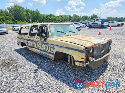 Czwarte zdjęcie samochodu z boku: 1983 CHEVROLET SUBURBAN K2 VIN:1G8GK26M6DF122955 - miniatura