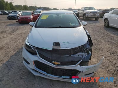 Piąte zdjęcie samochodu w środku: 2018 CHEVROLET CRUZE LT VIN:1G1BE5SMXJ7213420 - miniatura